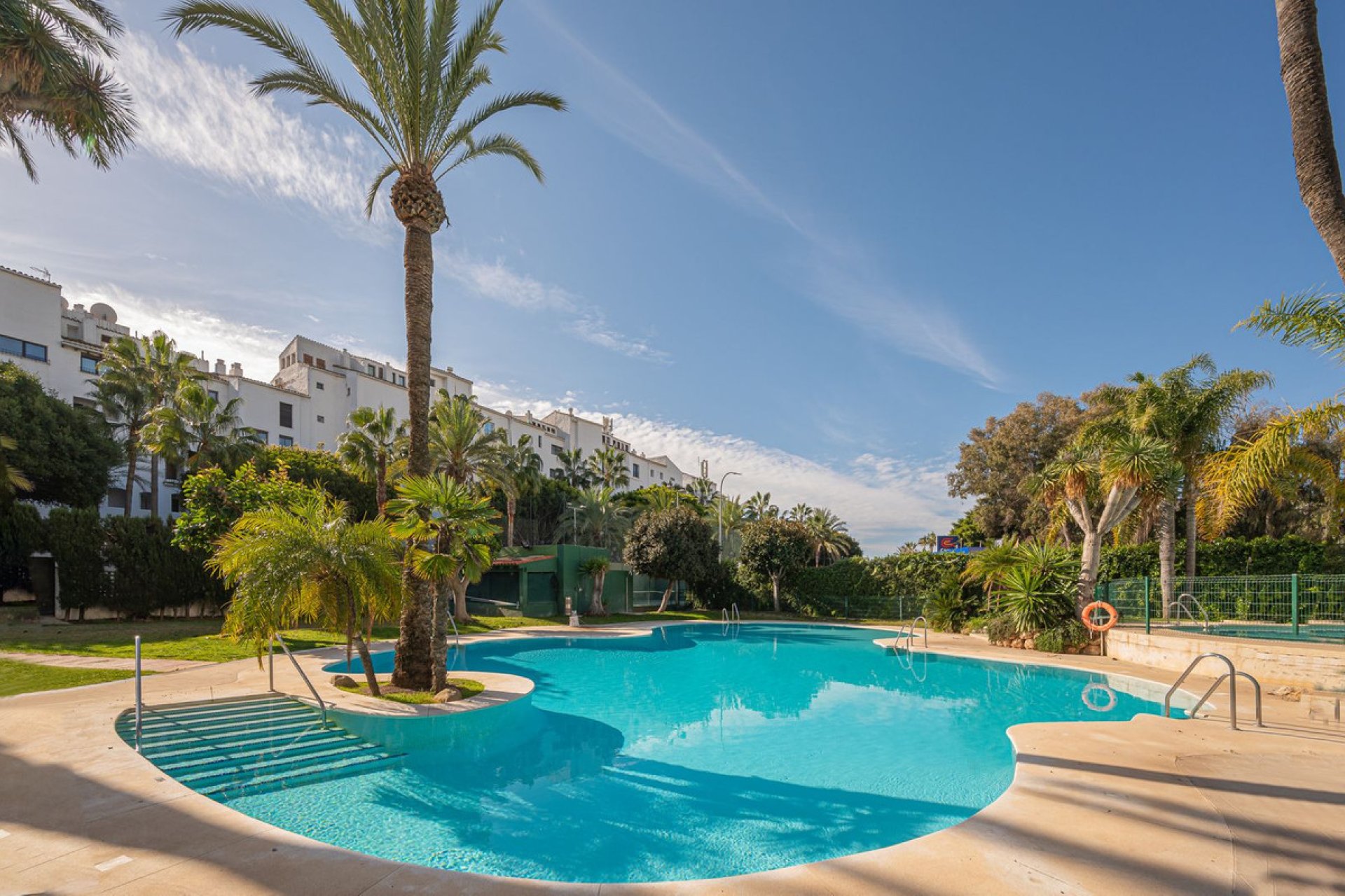 Resale - Apartment - Middle Floor Apartment - Marbella - Puerto Banús