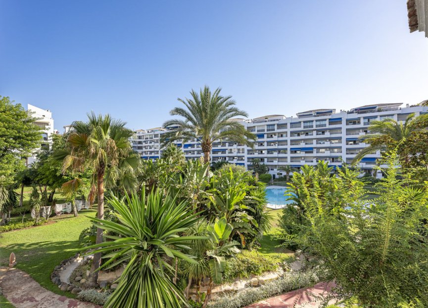 Resale - Apartment - Middle Floor Apartment - Marbella - Puerto Banús