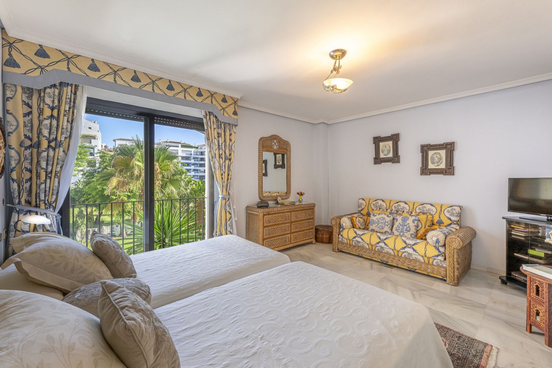 Resale - Apartment - Middle Floor Apartment - Marbella - Puerto Banús