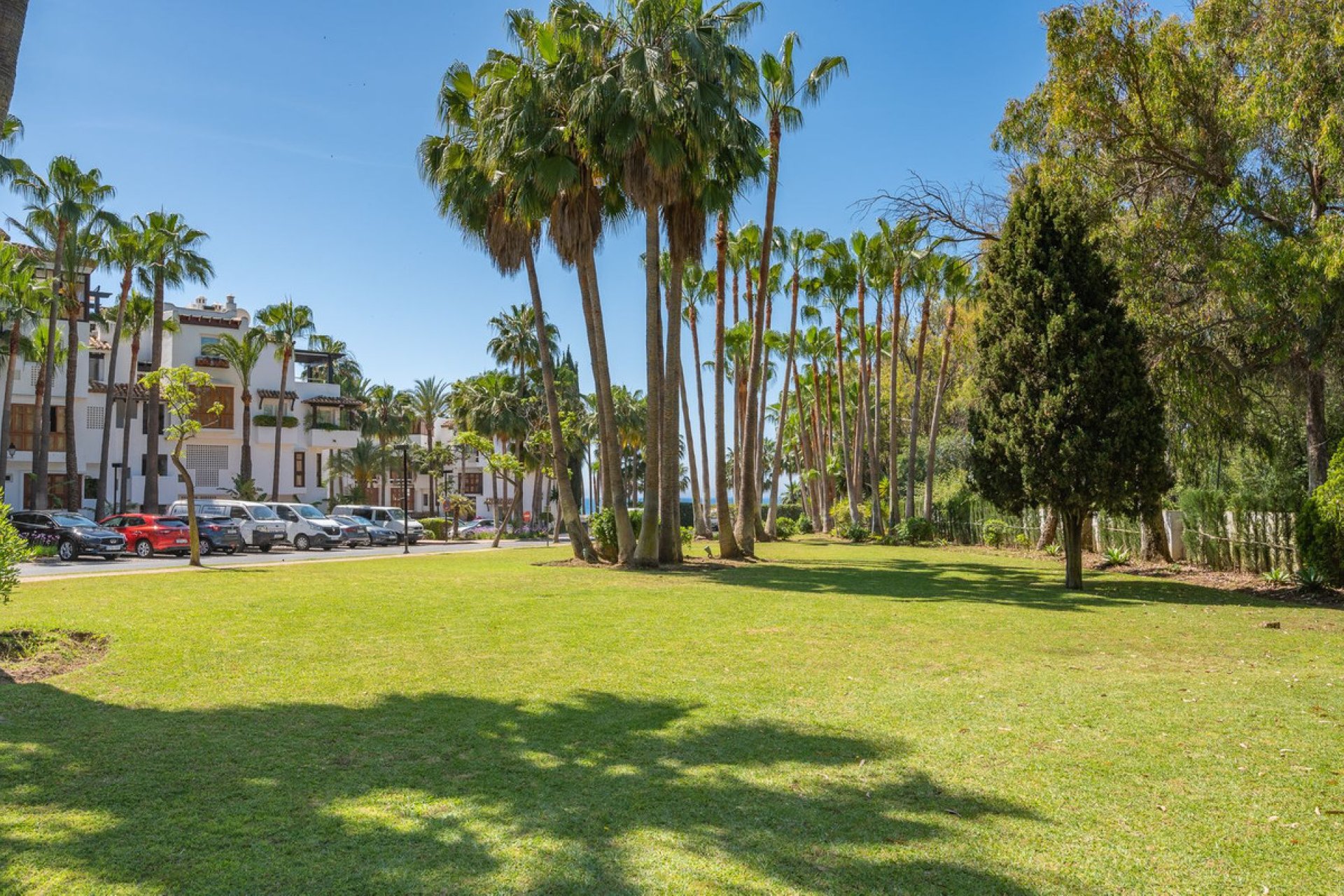 Resale - Apartment - Middle Floor Apartment - Marbella - Puerto Banús