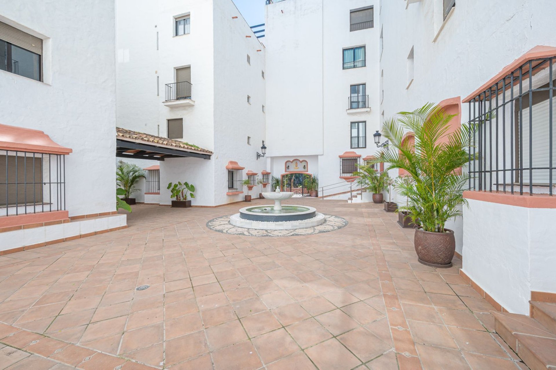 Resale - Apartment - Middle Floor Apartment - Marbella - Puerto Banús