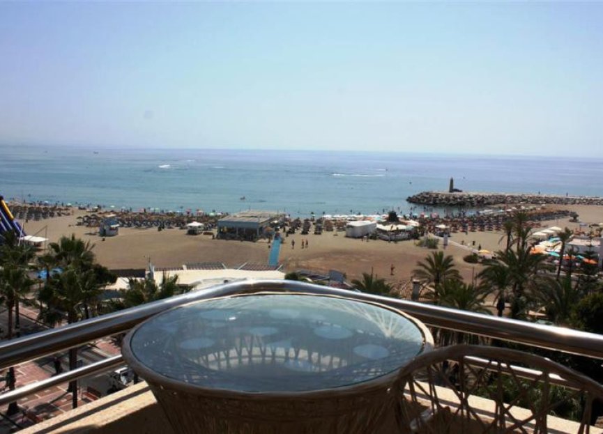 Resale - Apartment - Middle Floor Apartment - Marbella - Puerto Banús