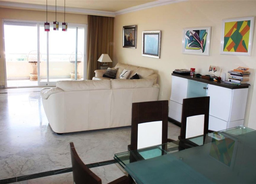 Resale - Apartment - Middle Floor Apartment - Marbella - Puerto Banús