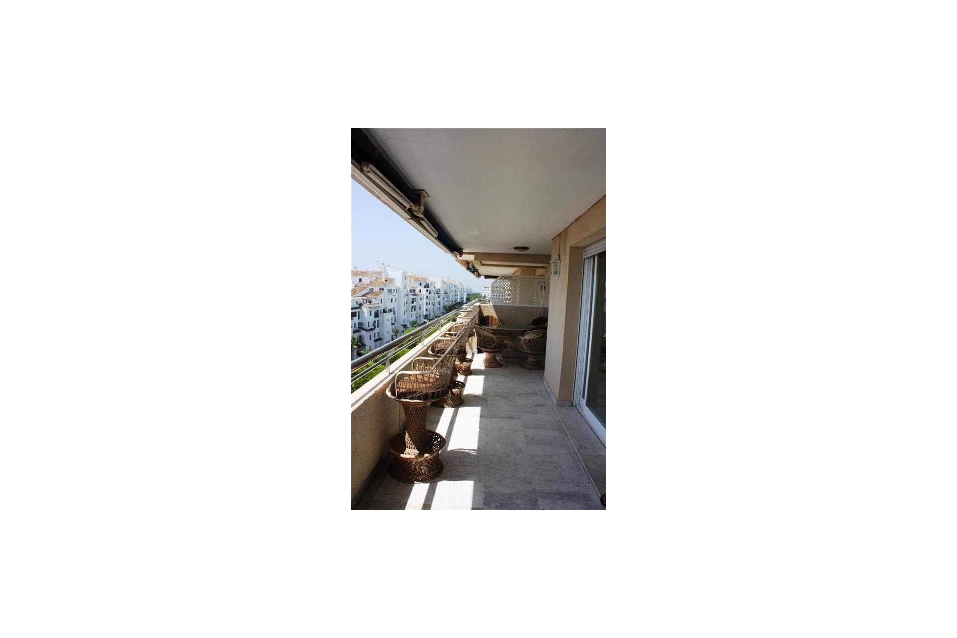 Resale - Apartment - Middle Floor Apartment - Marbella - Puerto Banús