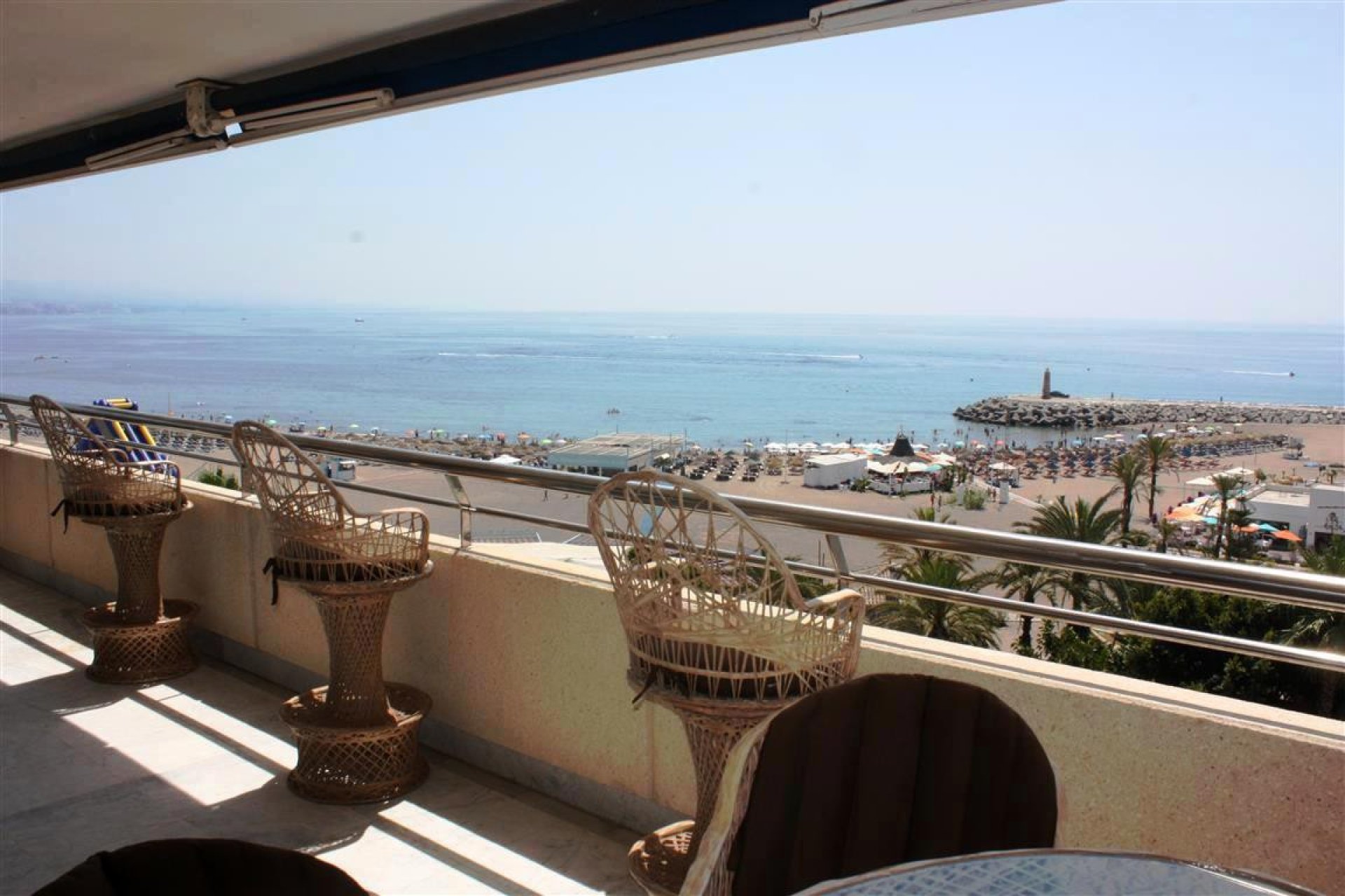 Resale - Apartment - Middle Floor Apartment - Marbella - Puerto Banús