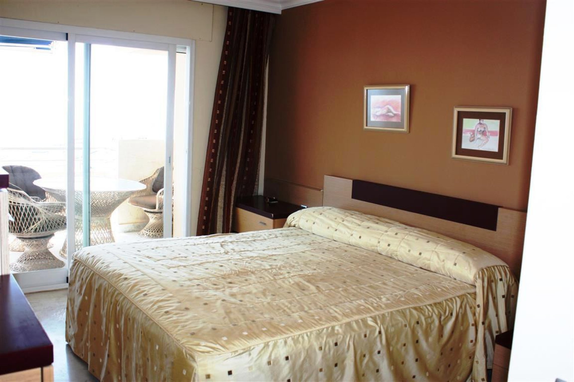 Resale - Apartment - Middle Floor Apartment - Marbella - Puerto Banús