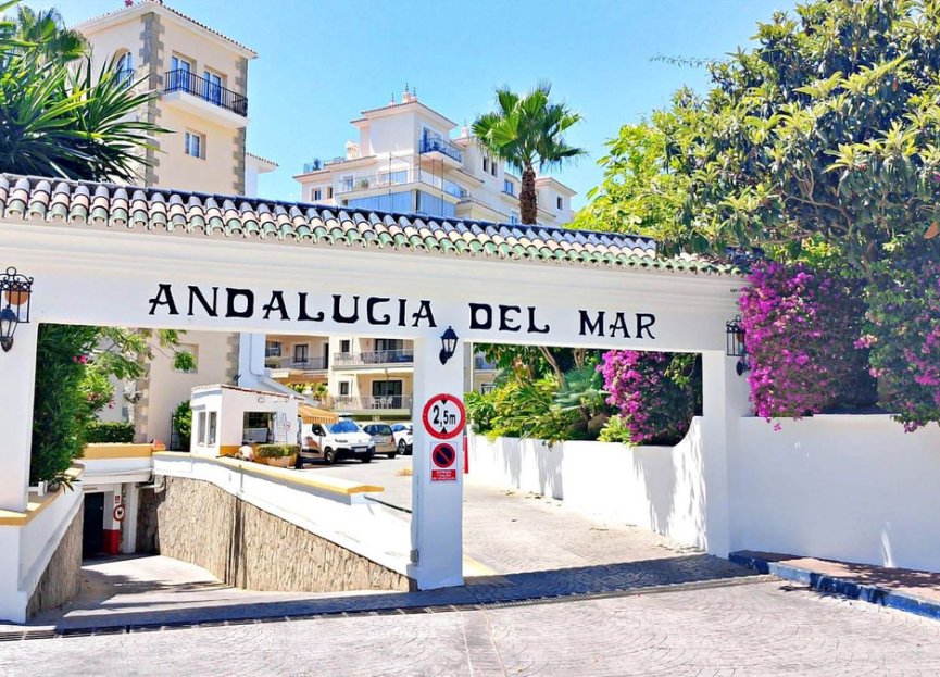 Resale - Apartment - Middle Floor Apartment - Marbella - Puerto Banús