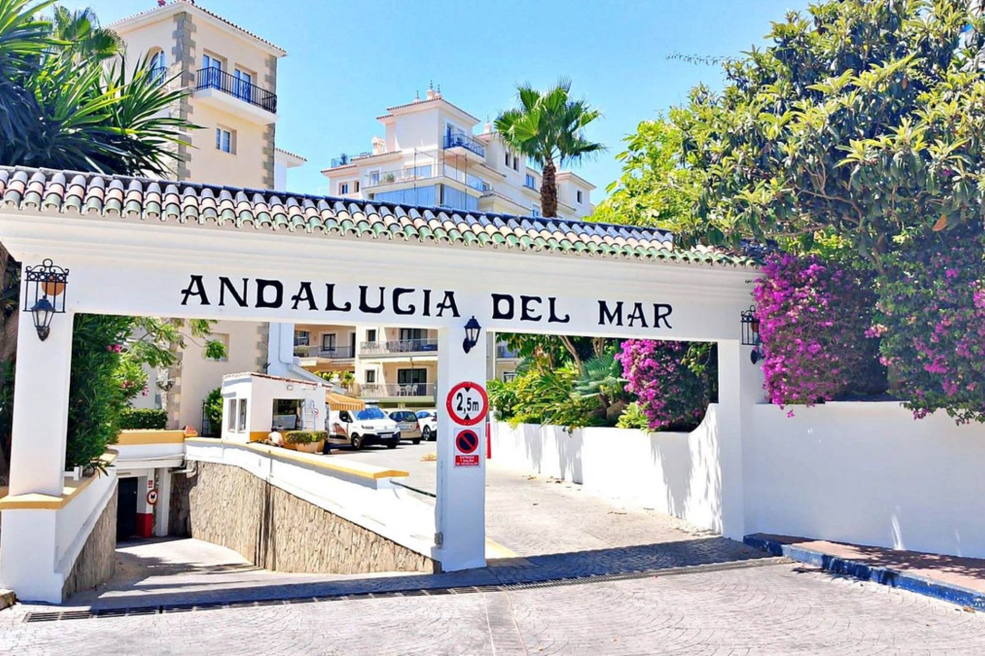 Resale - Apartment - Middle Floor Apartment - Marbella - Puerto Banús