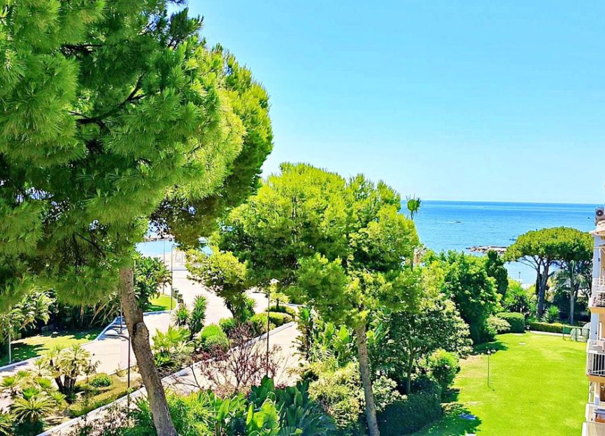 Resale - Apartment - Middle Floor Apartment - Marbella - Puerto Banús