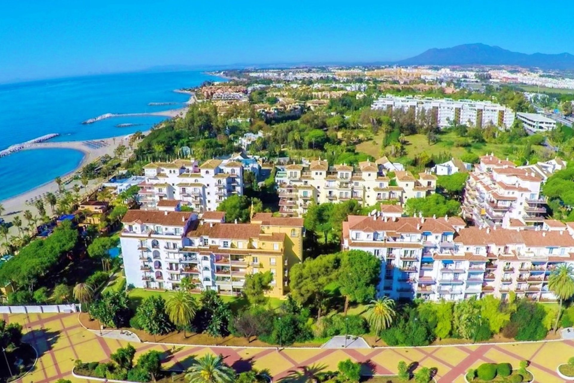 Resale - Apartment - Middle Floor Apartment - Marbella - Puerto Banús