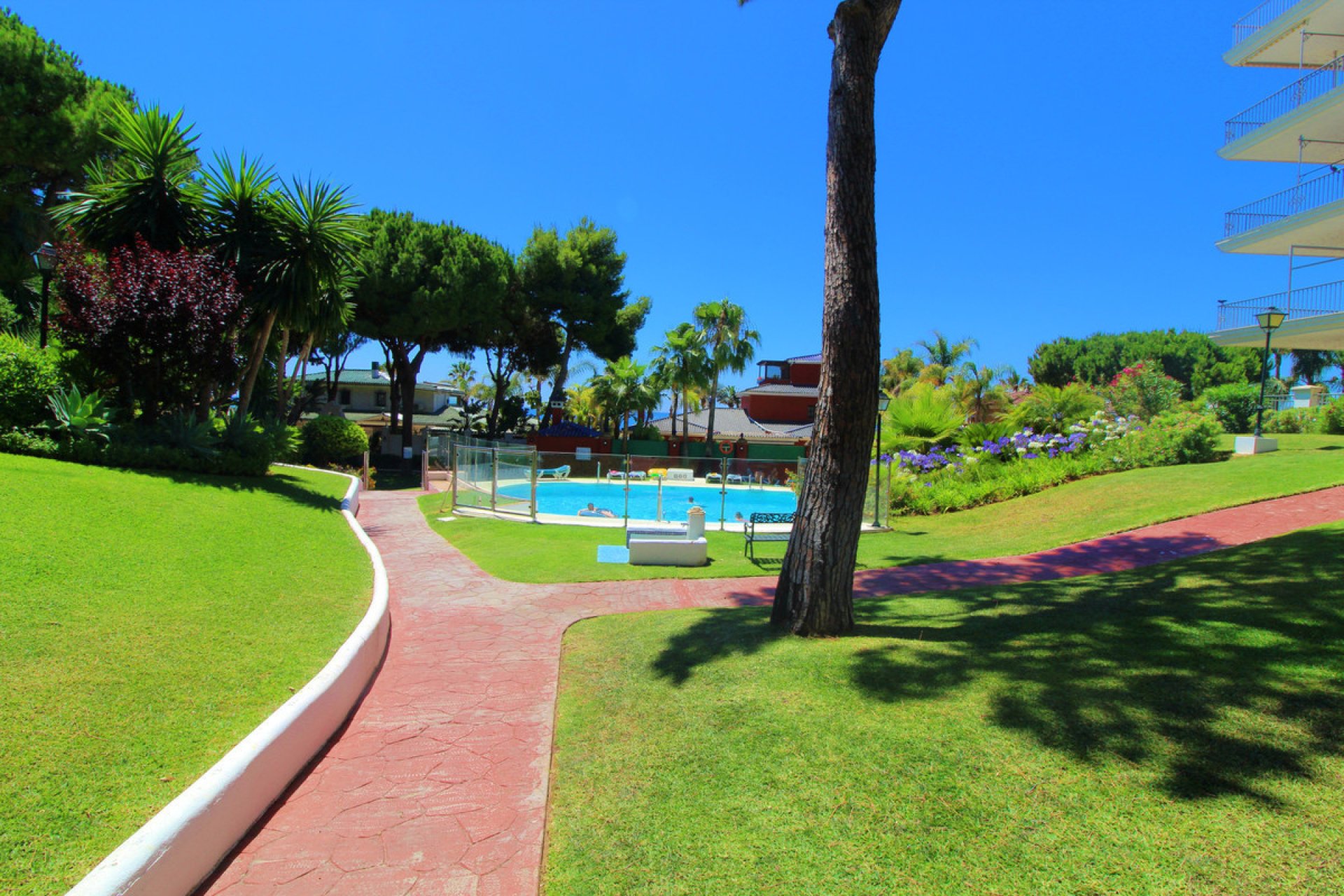 Resale - Apartment - Middle Floor Apartment - Marbella - Puerto Banús