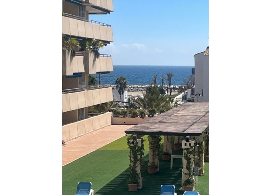 Resale - Apartment - Middle Floor Apartment - Marbella - Puerto Banús