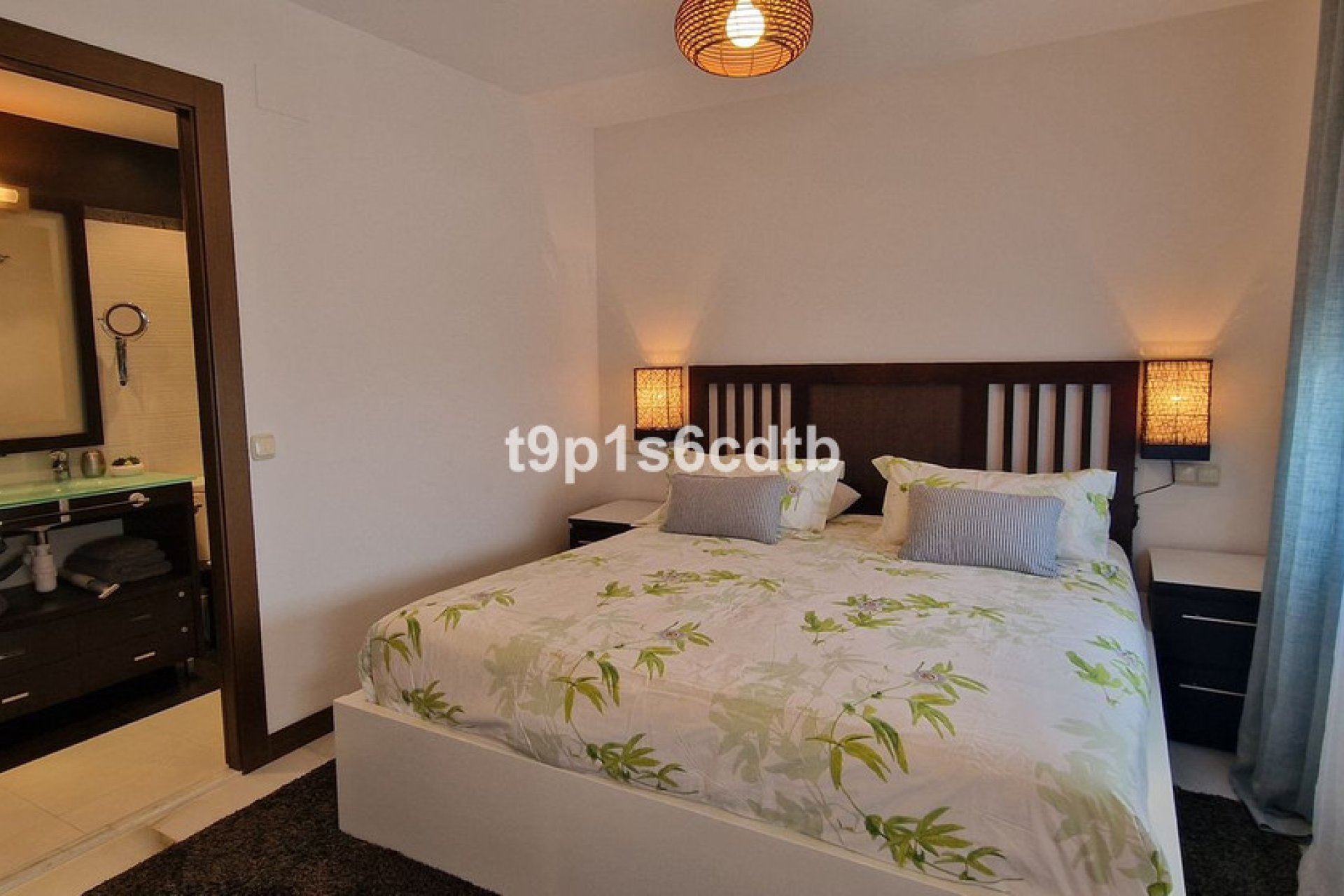 Resale - Apartment - Middle Floor Apartment - Marbella - Puerto Banús