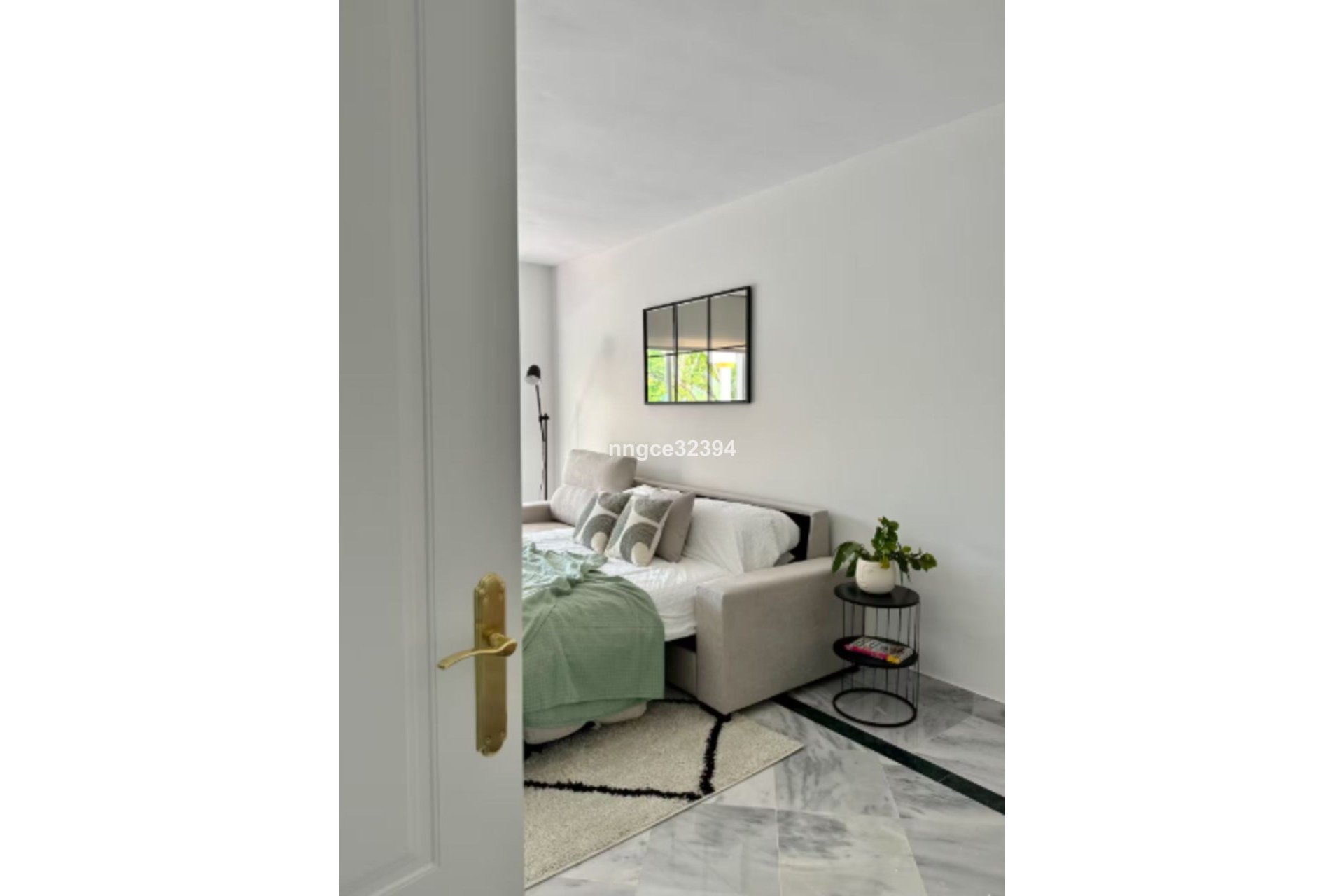 Resale - Apartment - Middle Floor Apartment - Marbella - Puerto Banús