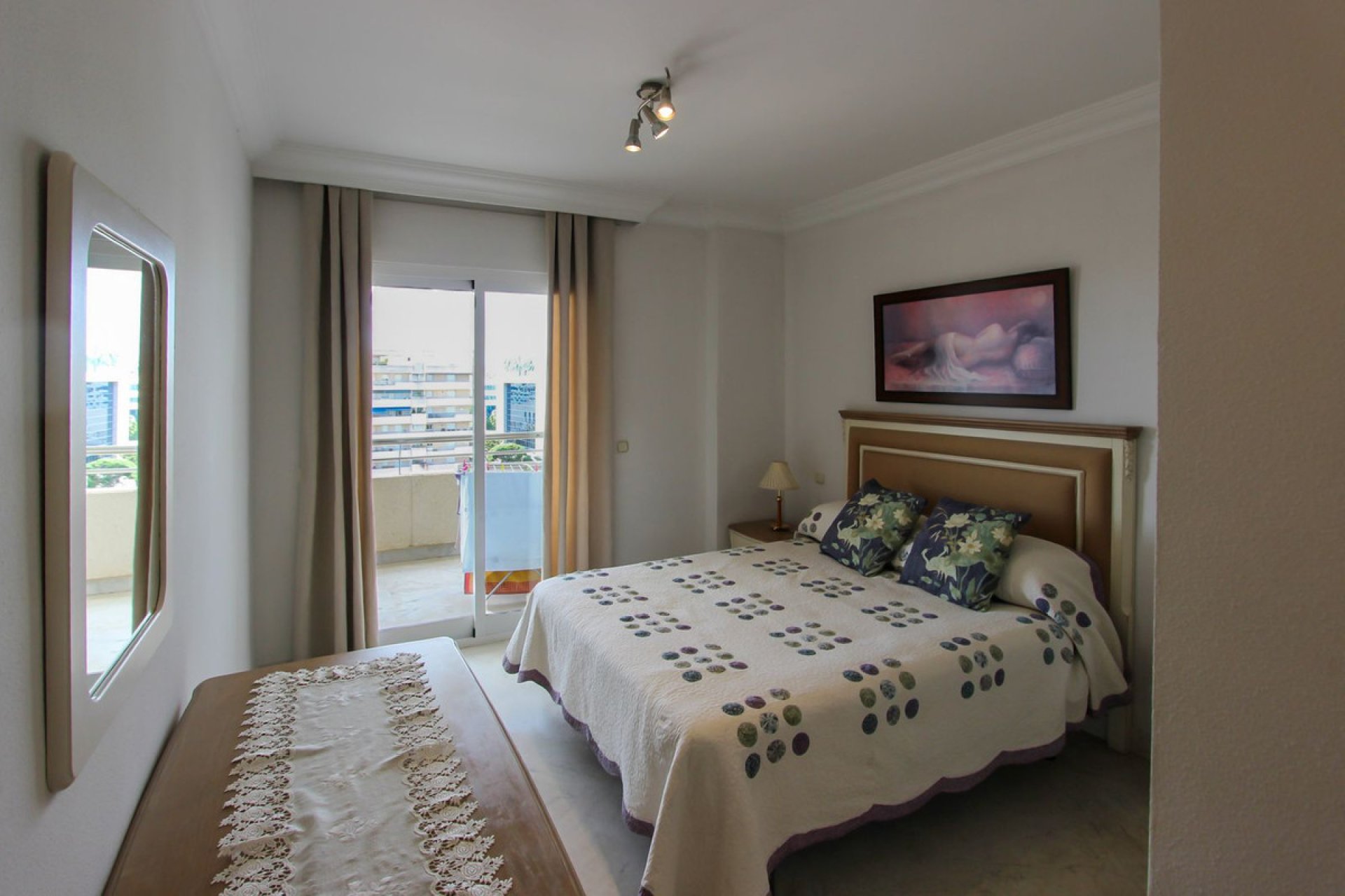 Resale - Apartment - Middle Floor Apartment - Marbella - Puerto Banús
