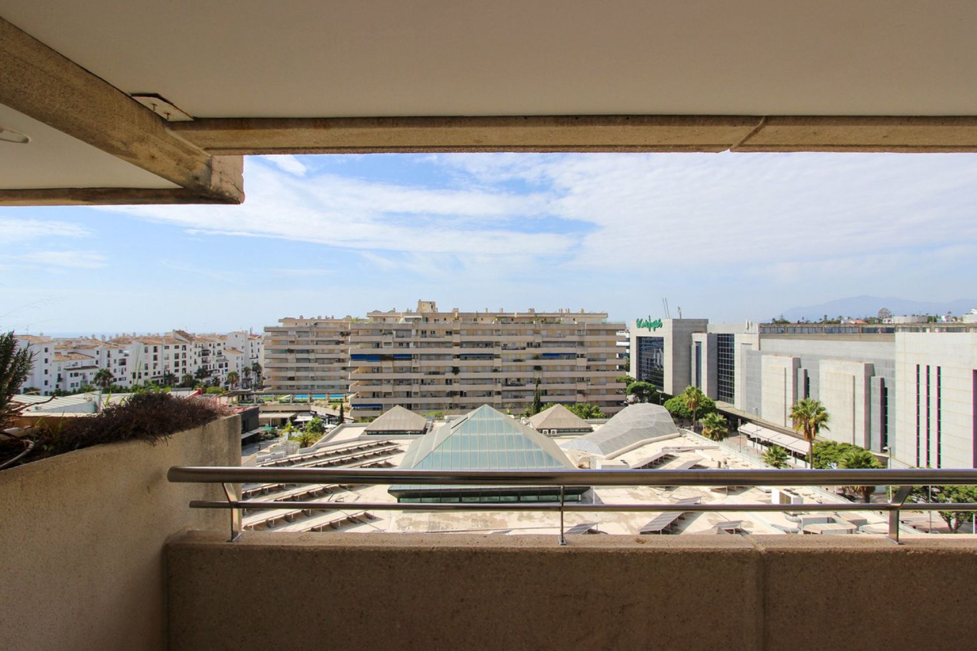 Resale - Apartment - Middle Floor Apartment - Marbella - Puerto Banús