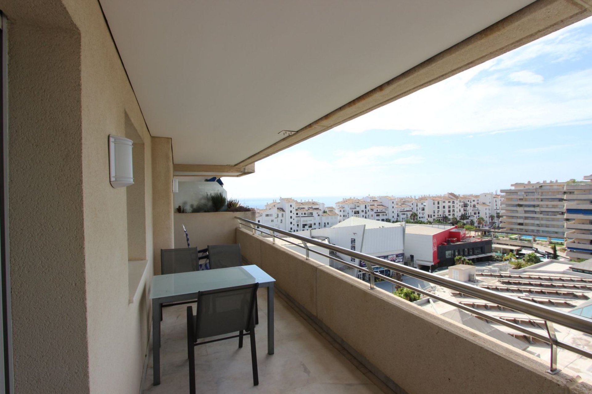Resale - Apartment - Middle Floor Apartment - Marbella - Puerto Banús