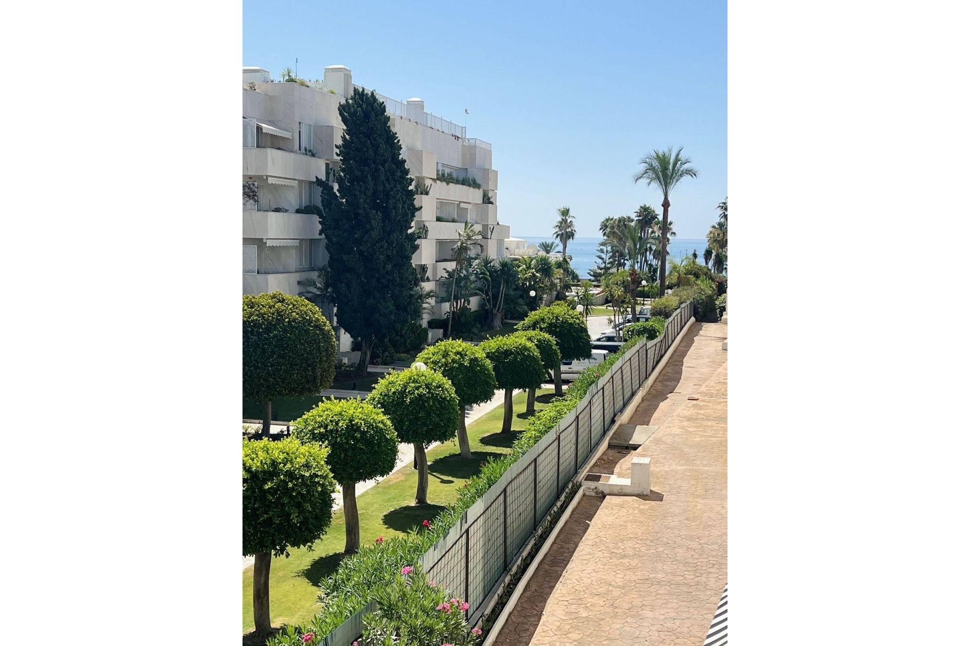 Resale - Apartment - Middle Floor Apartment - Marbella - Puerto Banús