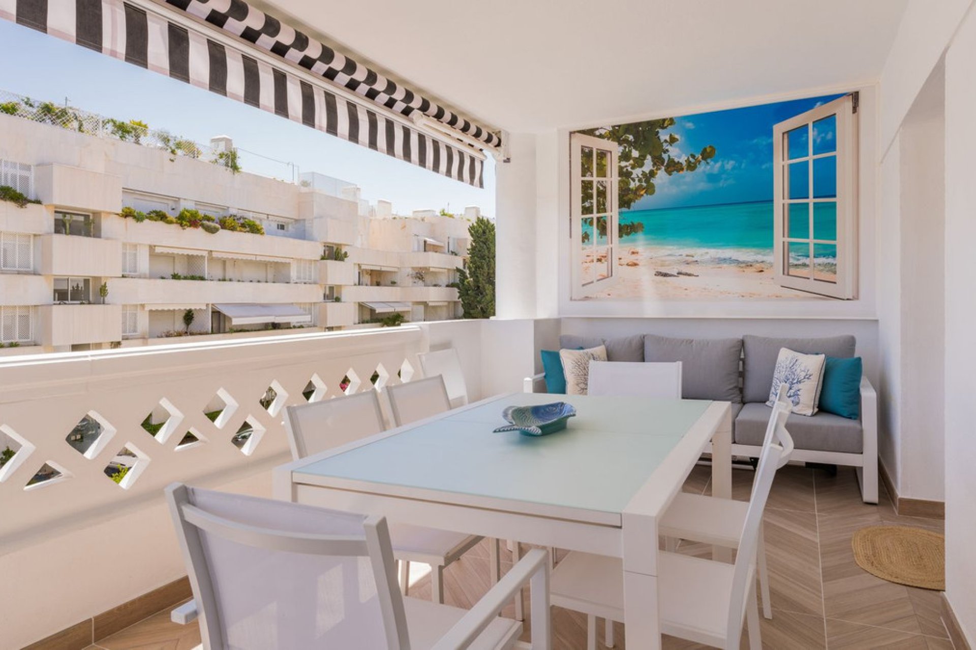 Resale - Apartment - Middle Floor Apartment - Marbella - Puerto Banús