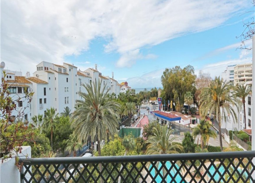 Resale - Apartment - Middle Floor Apartment - Marbella - Puerto Banús