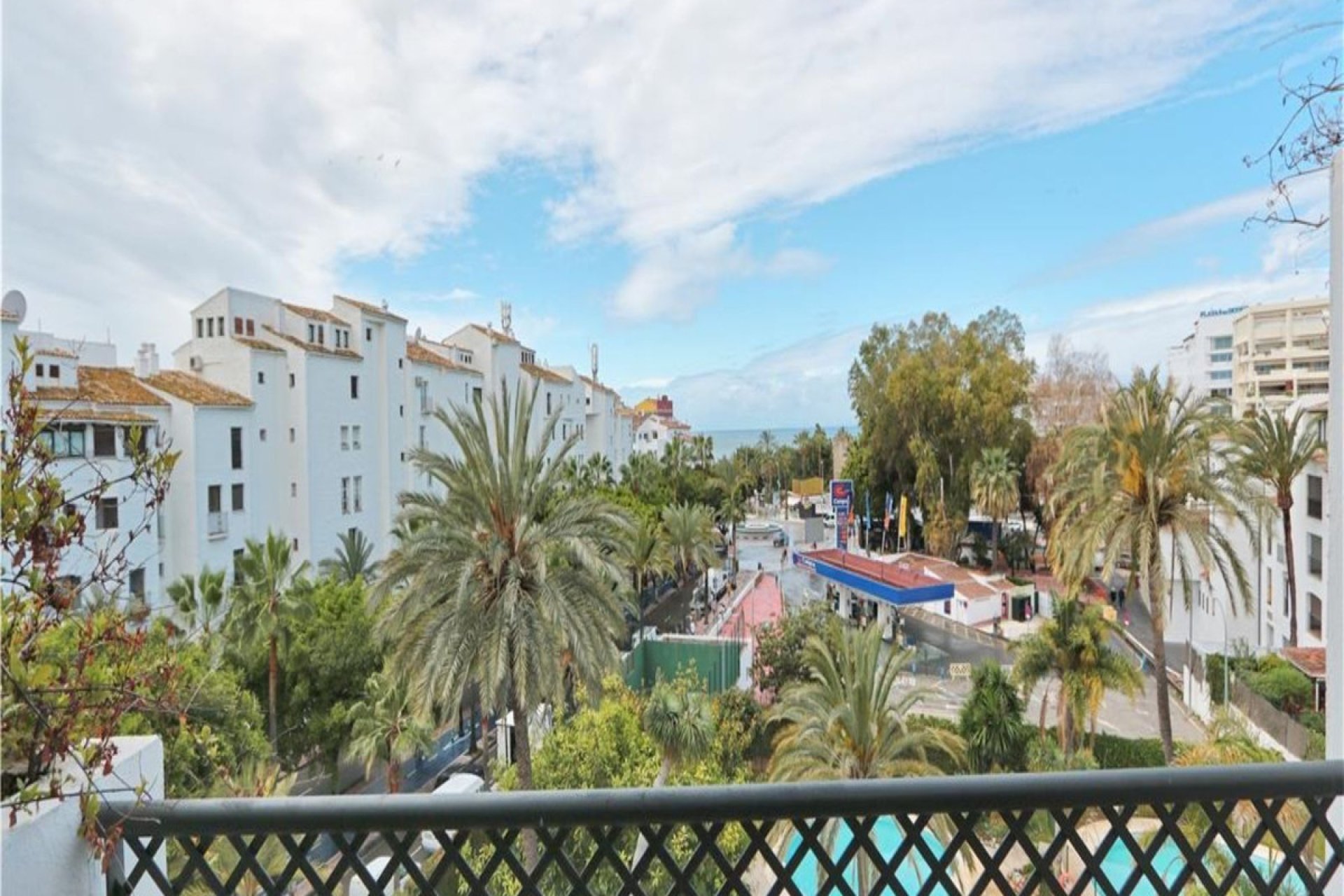 Resale - Apartment - Middle Floor Apartment - Marbella - Puerto Banús