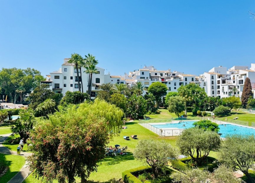 Resale - Apartment - Middle Floor Apartment - Marbella - Puerto Banús