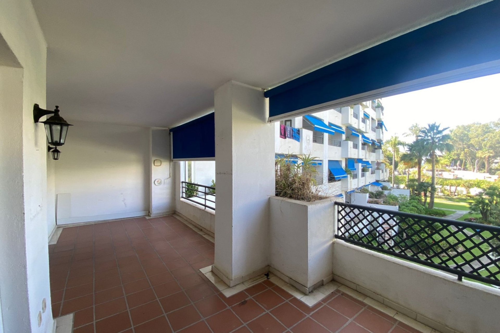 Resale - Apartment - Middle Floor Apartment - Marbella - Puerto Banús