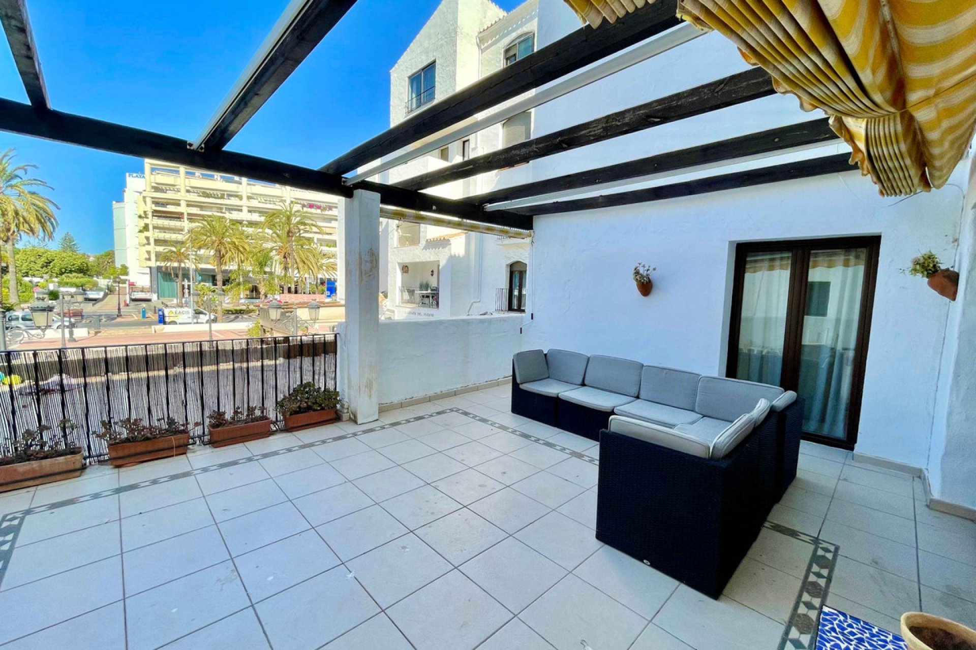 Resale - Apartment - Middle Floor Apartment - Marbella - Puerto Banús