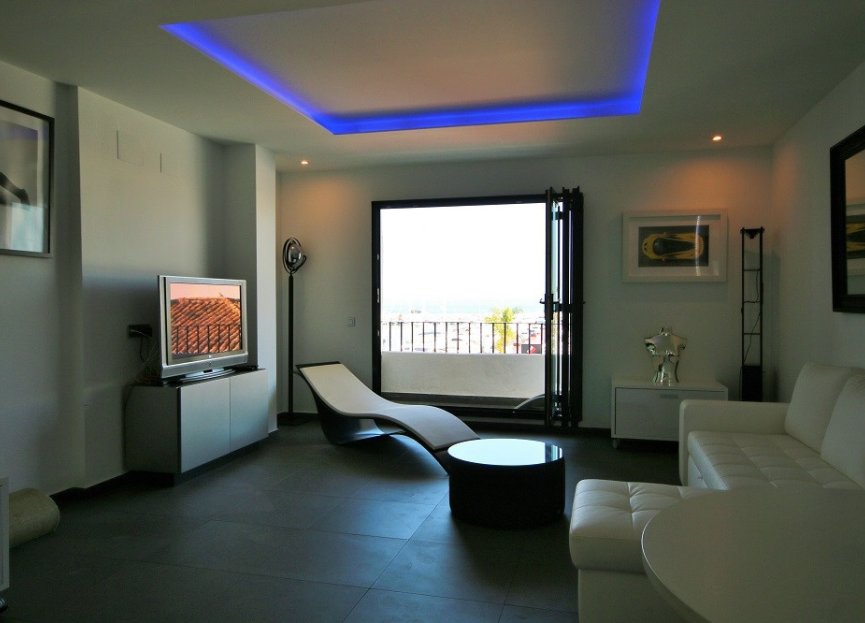 Resale - Apartment - Middle Floor Apartment - Marbella - Puerto Banús