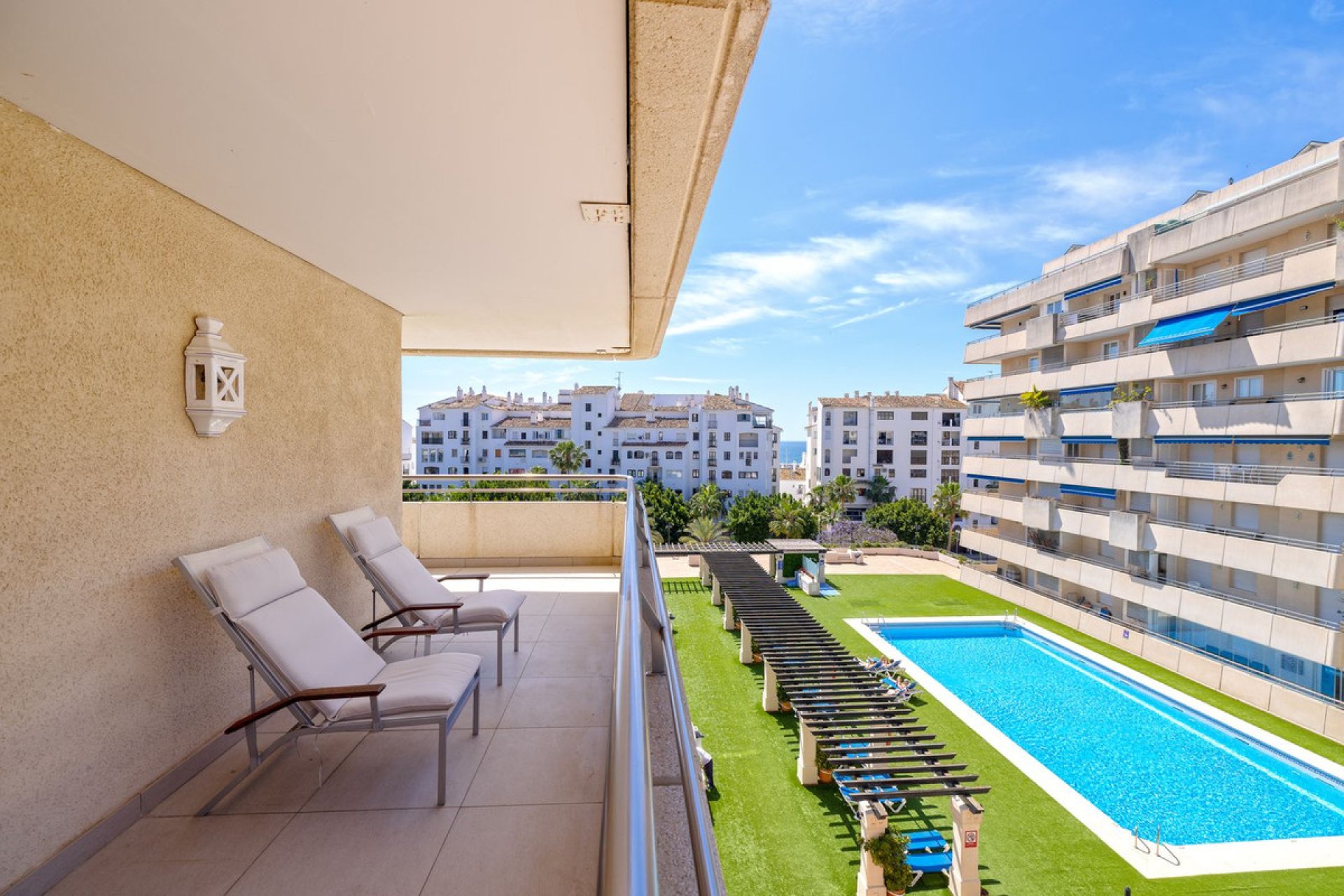 Resale - Apartment - Middle Floor Apartment - Marbella - Puerto Banús