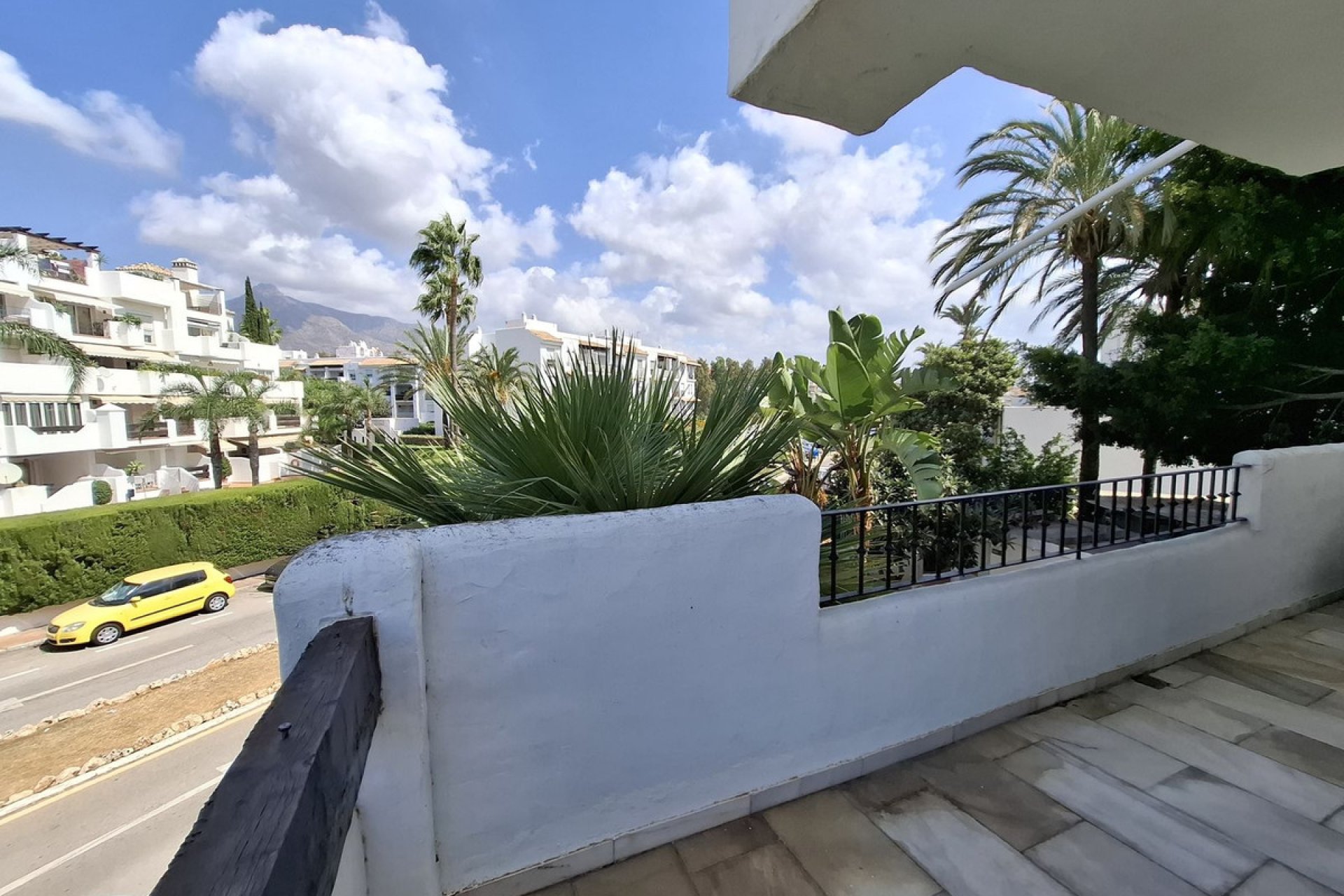 Resale - Apartment - Middle Floor Apartment - Marbella - Puerto Banús