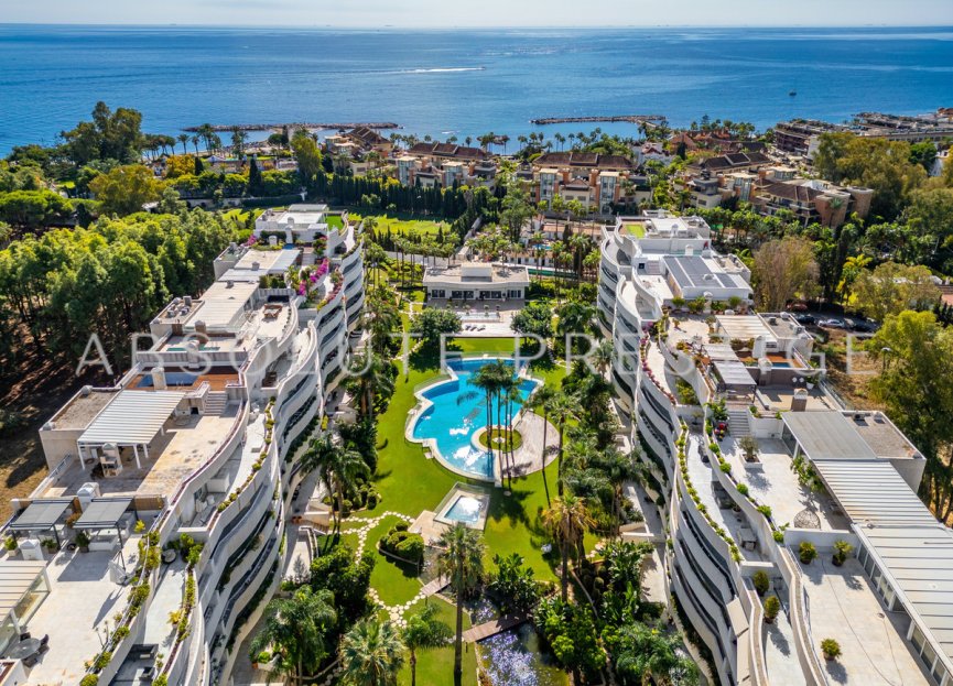 Resale - Apartment - Middle Floor Apartment - Marbella - Puerto Banús