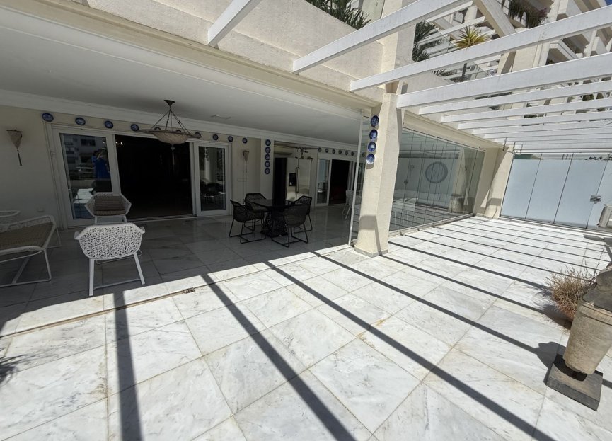 Resale - Apartment - Middle Floor Apartment - Marbella - Puerto Banús