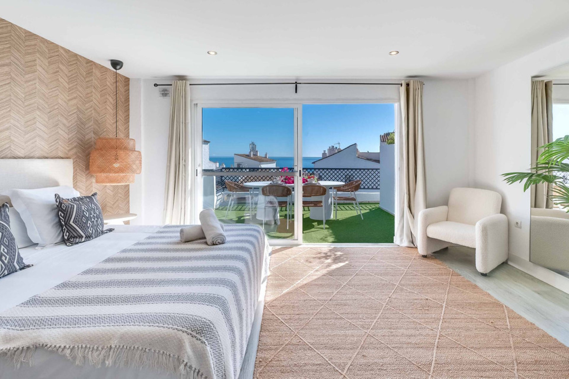 Resale - Apartment - Middle Floor Apartment - Marbella - Puerto Banús