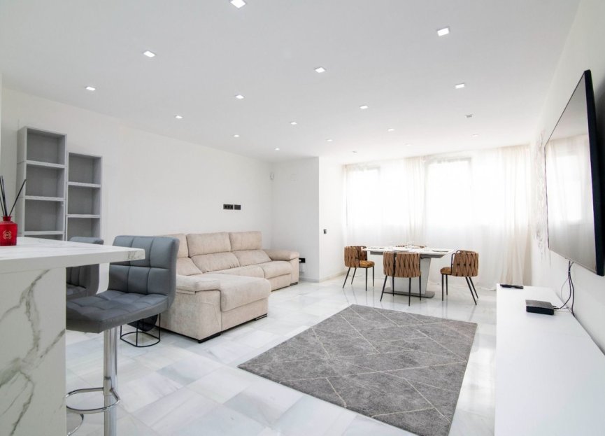 Resale - Apartment - Middle Floor Apartment - Marbella - Puerto Banús