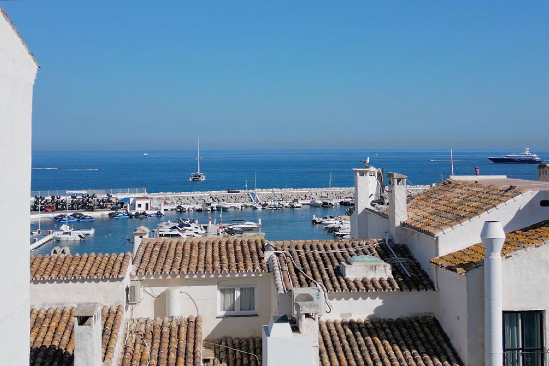 Resale - Apartment - Middle Floor Apartment - Marbella - Puerto Banús