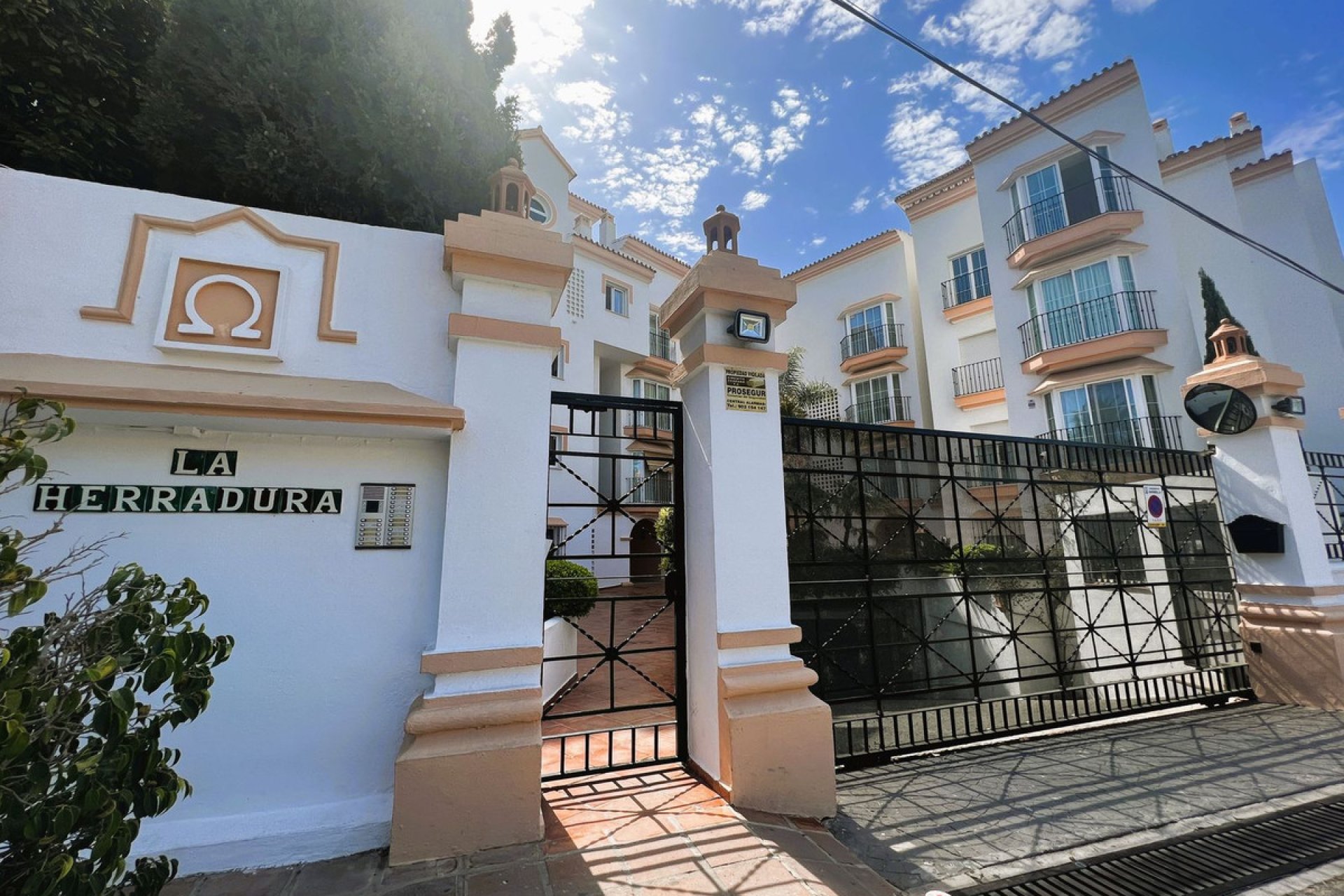 Resale - Apartment - Middle Floor Apartment - Marbella - Puerto Banús