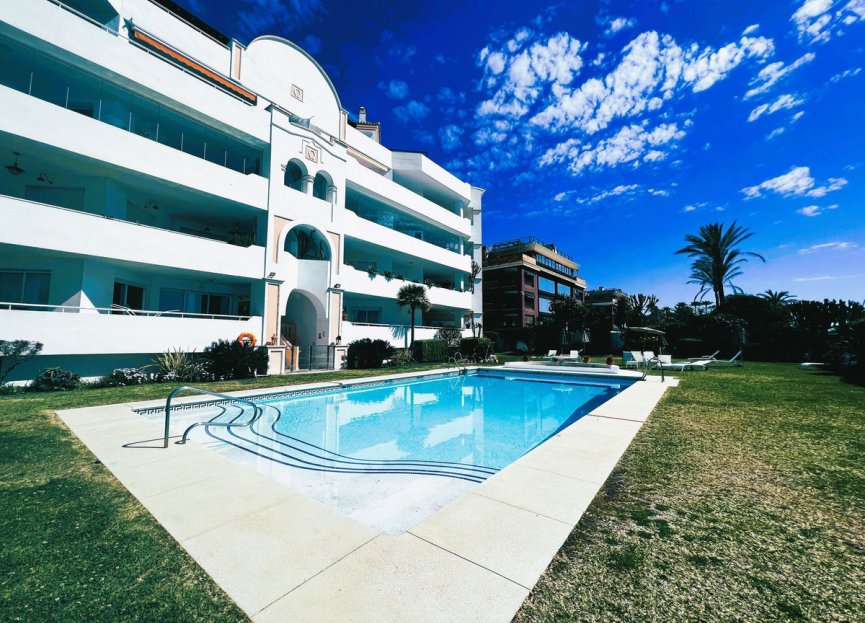 Resale - Apartment - Middle Floor Apartment - Marbella - Puerto Banús