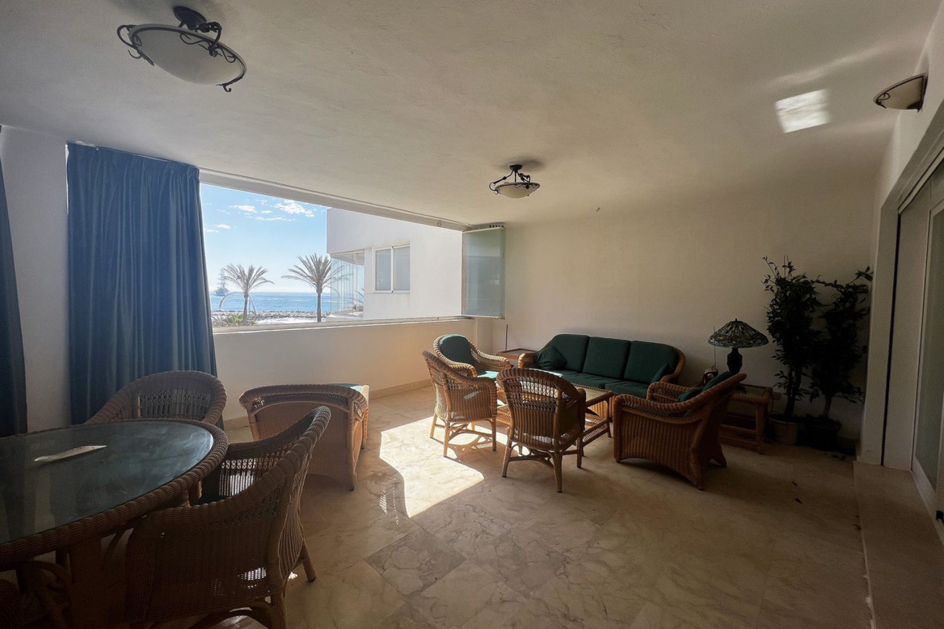 Resale - Apartment - Middle Floor Apartment - Marbella - Puerto Banús