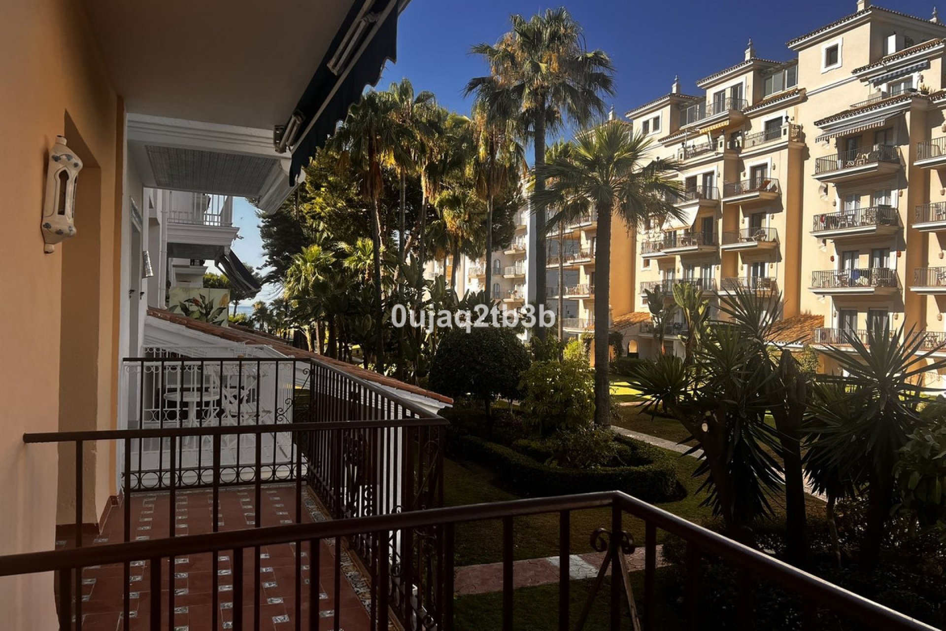 Resale - Apartment - Middle Floor Apartment - Marbella - Puerto Banús