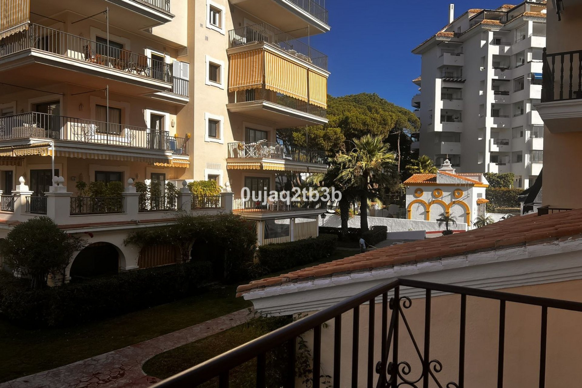 Resale - Apartment - Middle Floor Apartment - Marbella - Puerto Banús