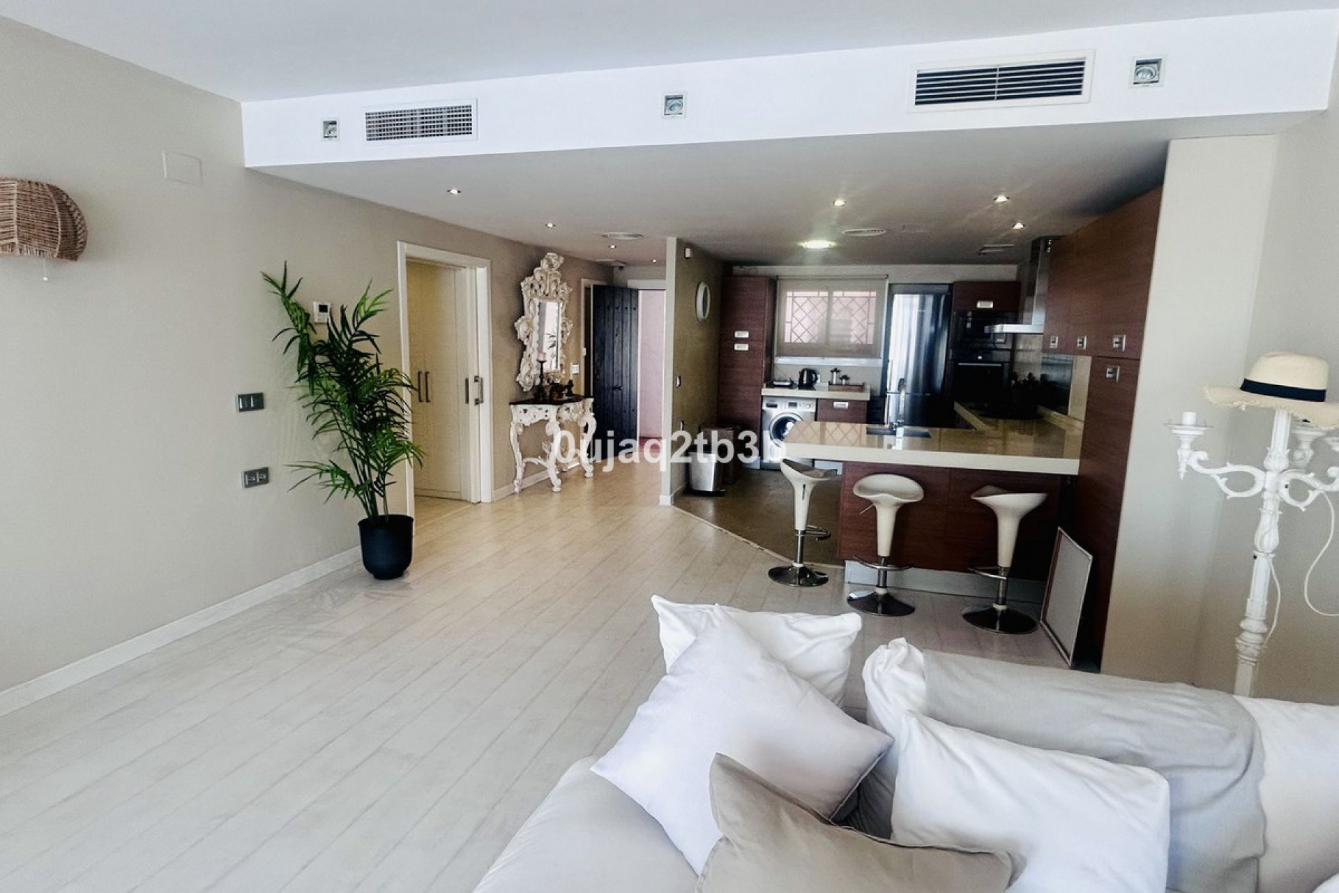 Resale - Apartment - Middle Floor Apartment - Marbella - Puerto Banús