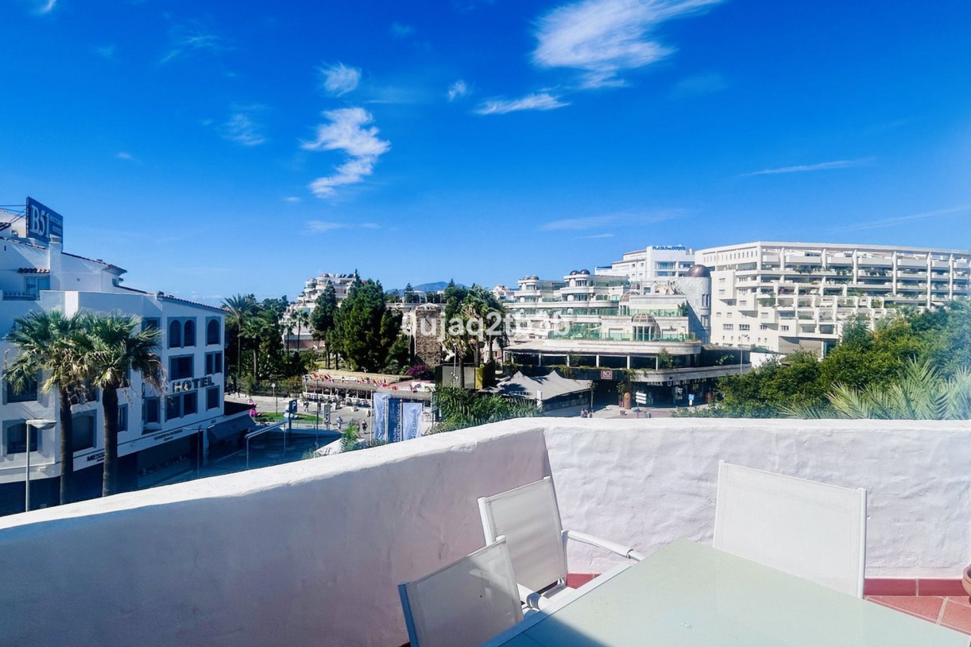 Resale - Apartment - Middle Floor Apartment - Marbella - Puerto Banús