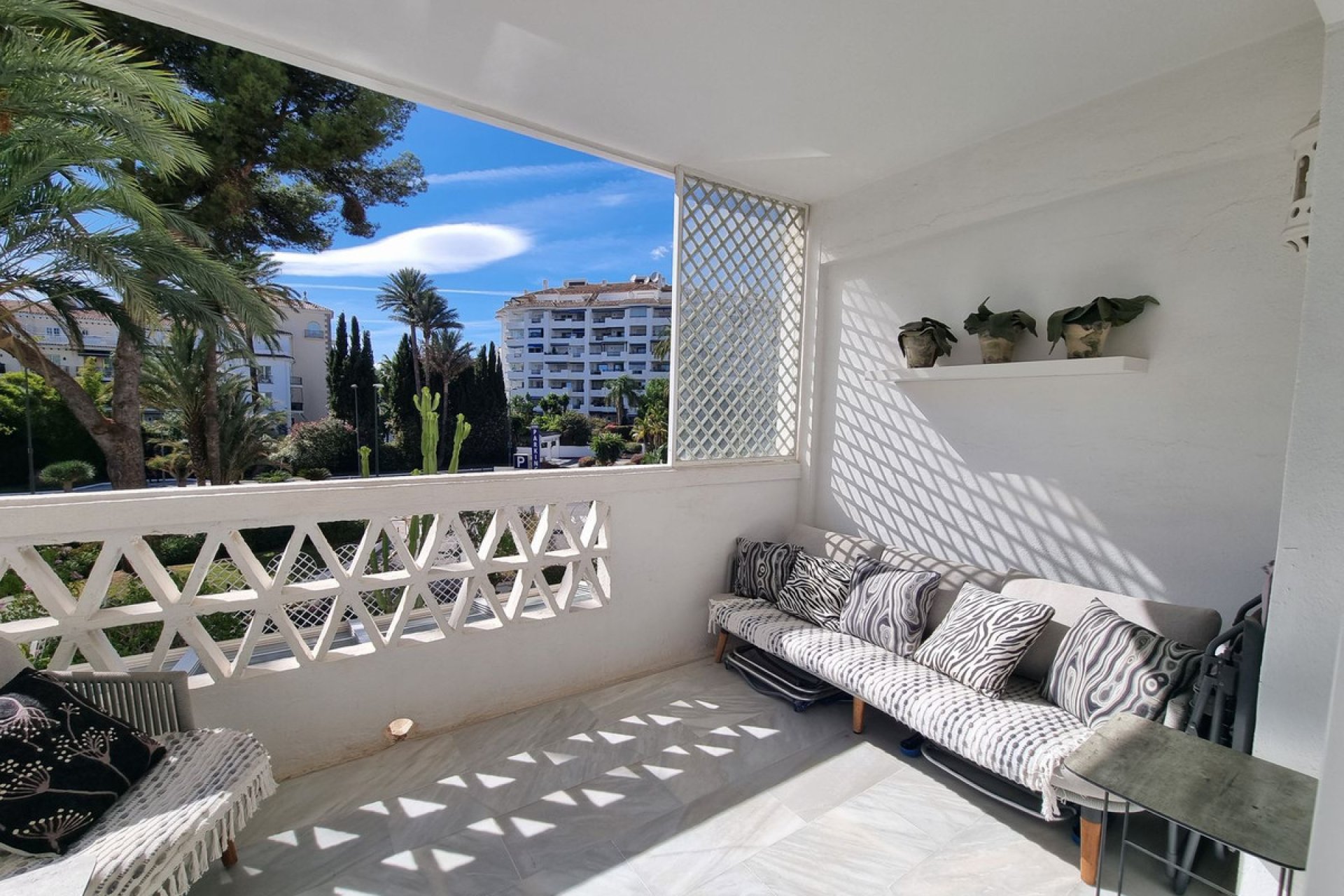 Resale - Apartment - Middle Floor Apartment - Marbella - Puerto Banús