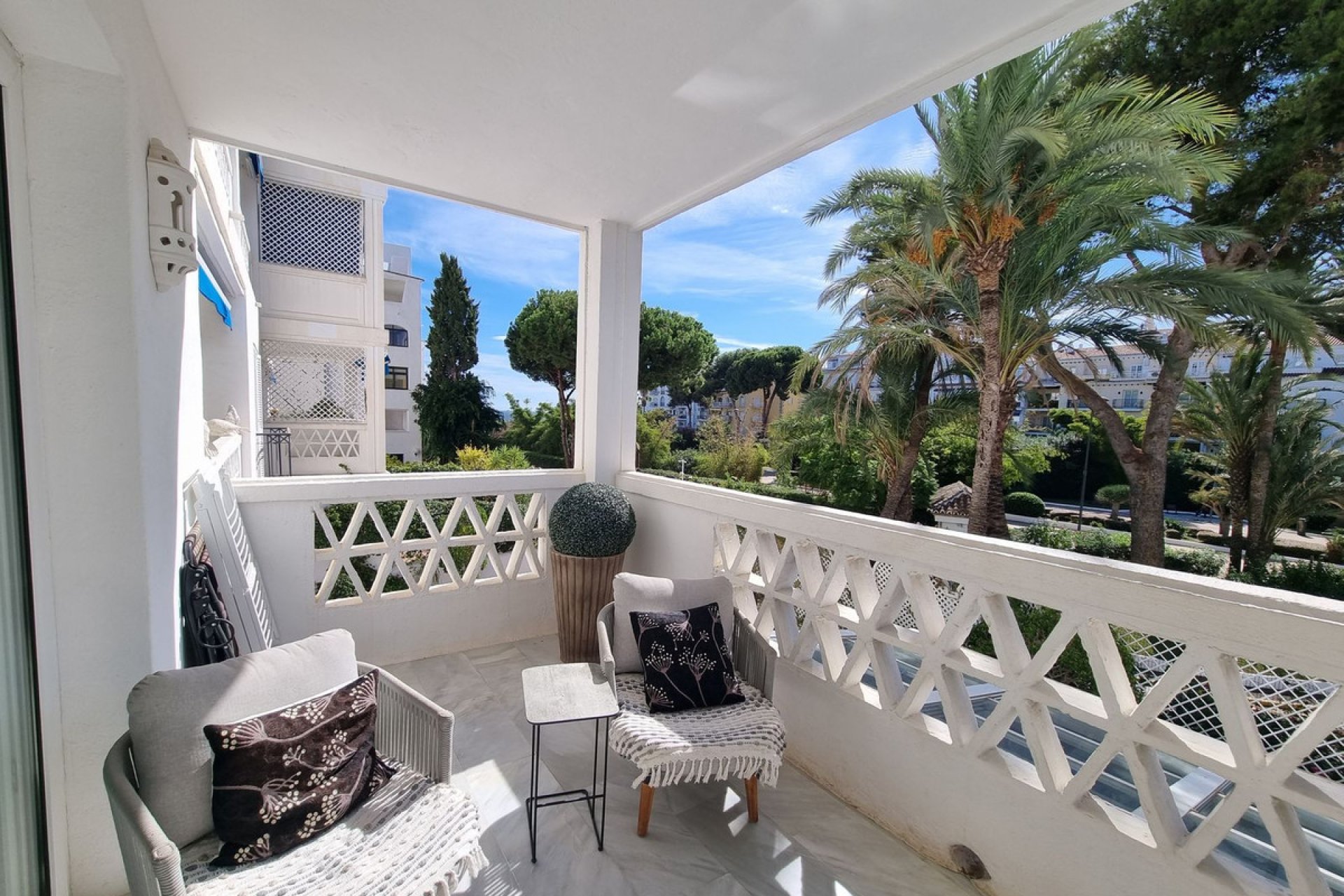 Resale - Apartment - Middle Floor Apartment - Marbella - Puerto Banús