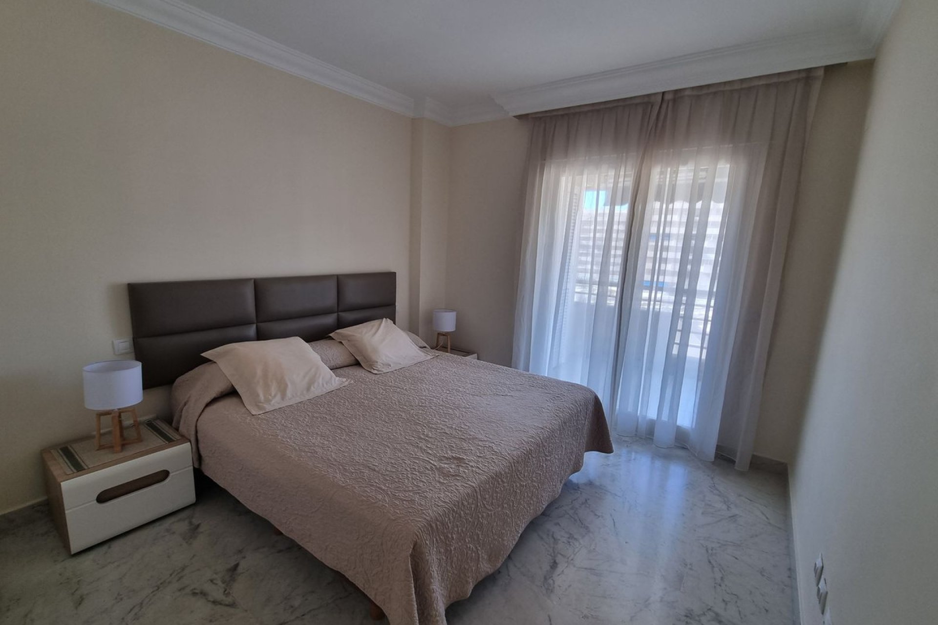 Resale - Apartment - Middle Floor Apartment - Marbella - Puerto Banús