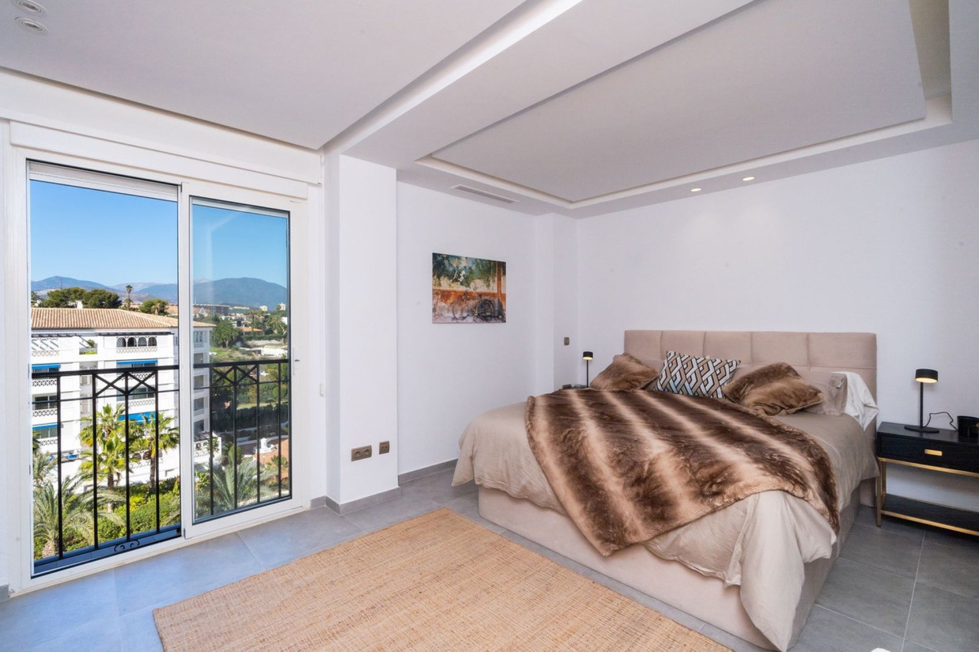 Resale - Apartment - Middle Floor Apartment - Marbella - Puerto Banús