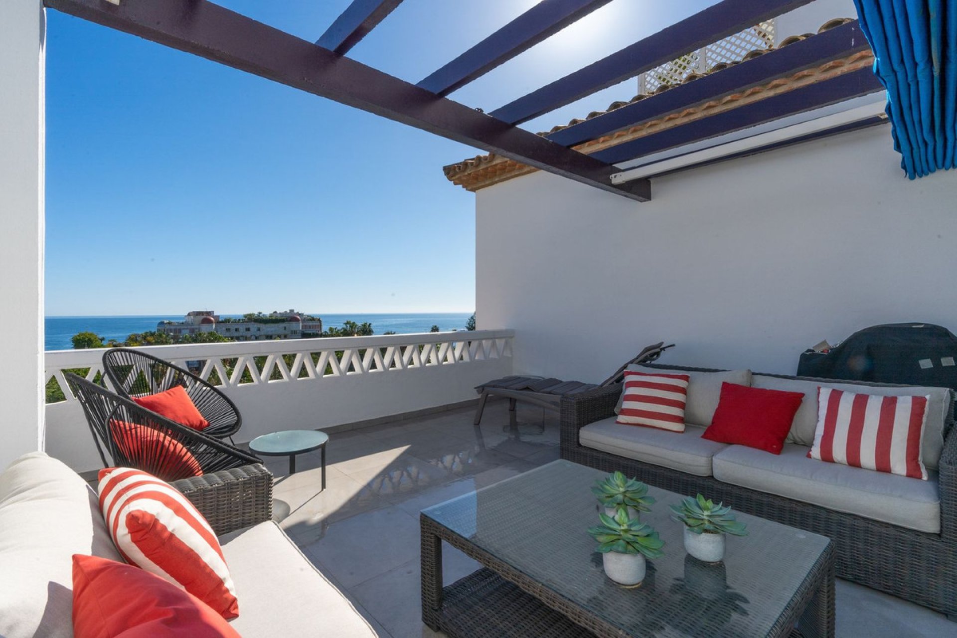 Resale - Apartment - Middle Floor Apartment - Marbella - Puerto Banús