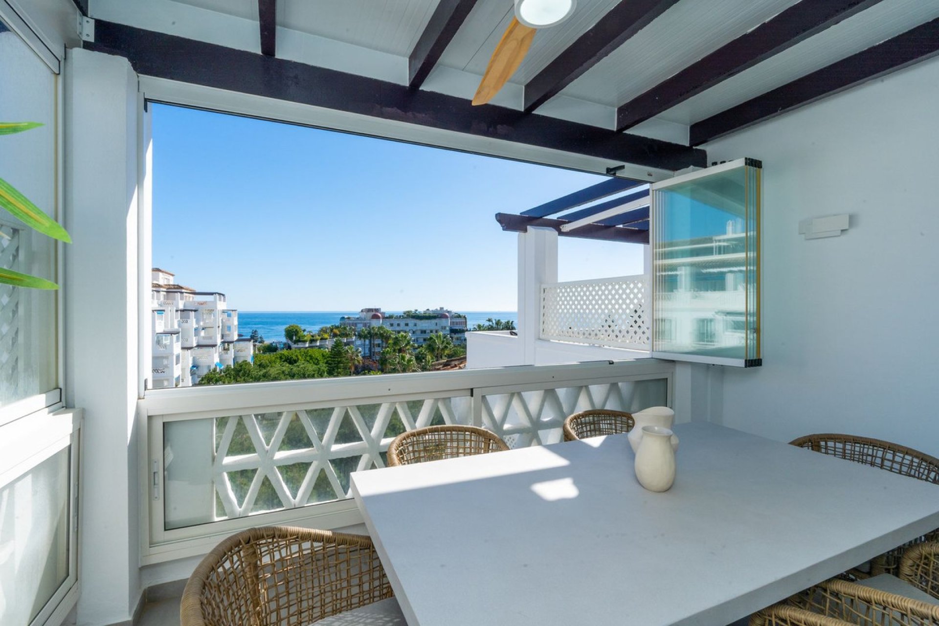 Resale - Apartment - Middle Floor Apartment - Marbella - Puerto Banús