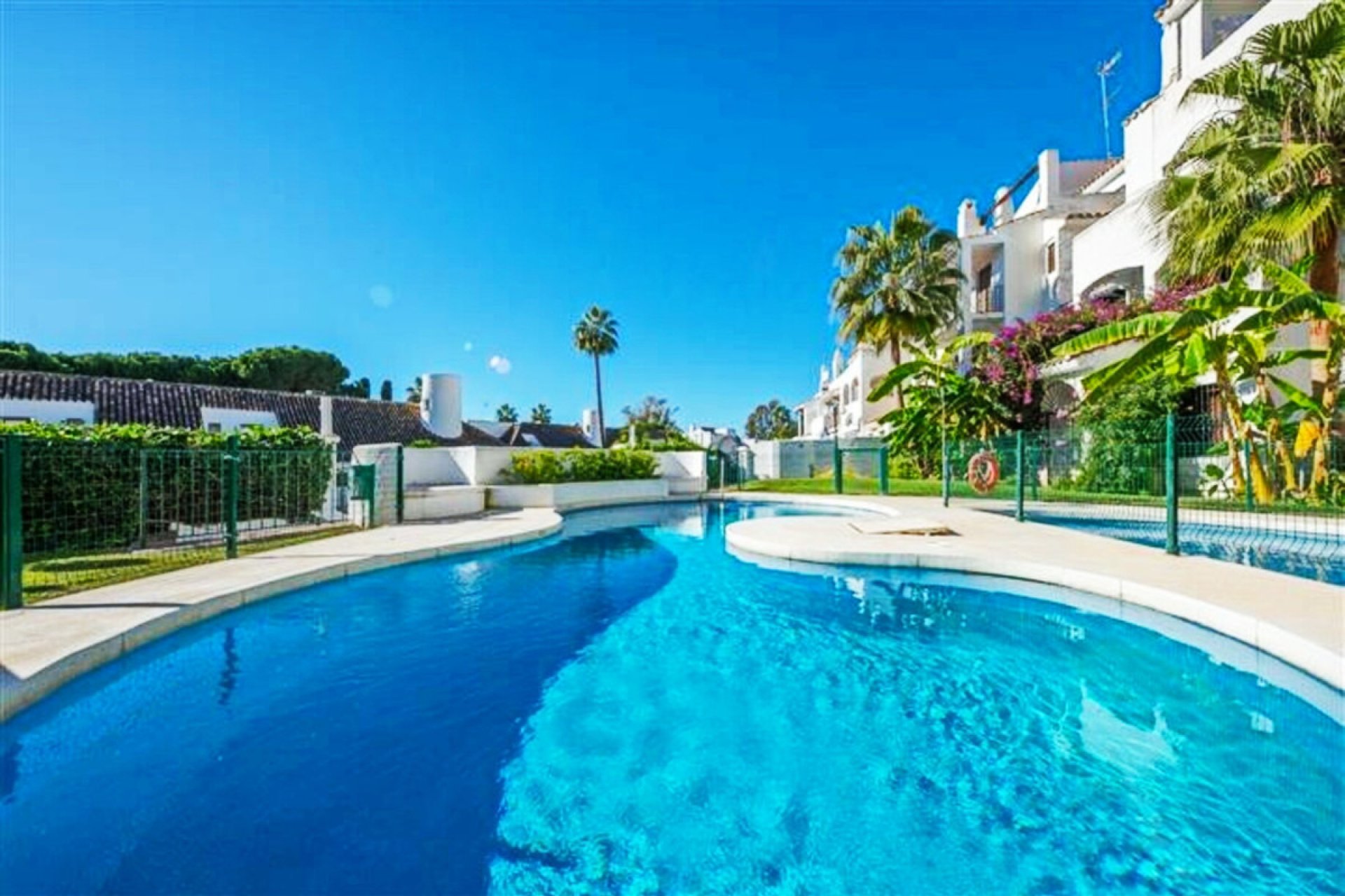 Resale - Apartment - Middle Floor Apartment - Marbella - Puerto Banús